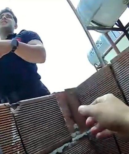 Düşen kediyi itfaiye ekipleri kurtardı