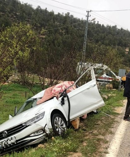 Otomobil ile tır çarpıştı: 1 ölü, 2 yaralı