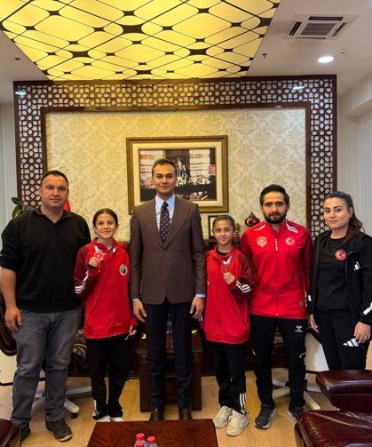 O gençler Çamardı’nın gurur tablosu oldular