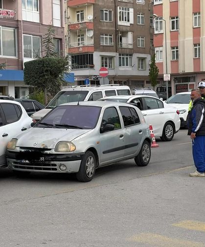 Niğde’de Süleyman Fethi Caddesi’nde maddi hasarlı kaza