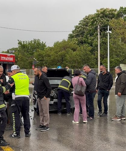 Niğde’de kavşakta iki otomobil çarpıştı: 1 yaralı