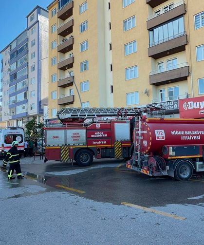 Niğde'de yangın çıkan apartmanda 3 kişi etkilendi