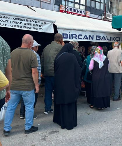 Niğde'de tezgahta 40 lira yazdı, kuyruk uzadı