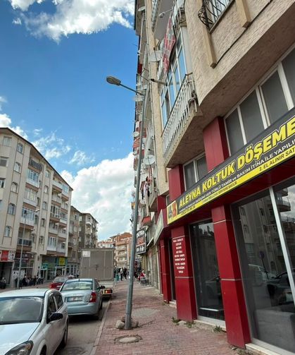 Yamulan aydınlatma direği vatandaşları tedirgin ediyor