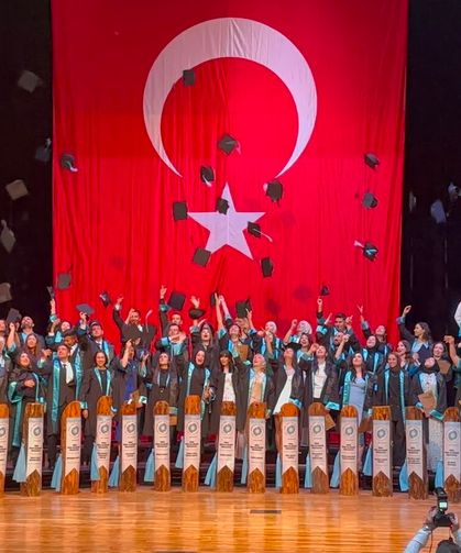 NÖHÜ'de mezuniyet coşkusu yaşandı