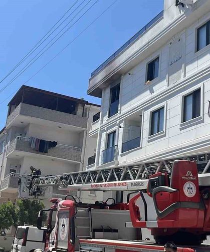 Yangında mahsur kalan hamile anne ve 2 çocuğu kurtarıldı