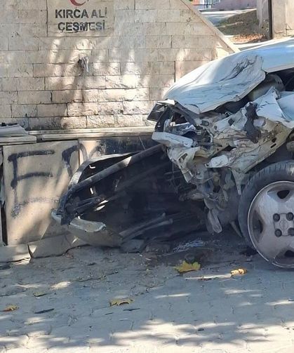 94 yaşındaki sürücü park halindeki araçlara çarptı