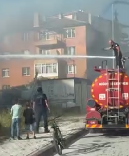 Boş araziden yükselen duman paniğe neden oldu