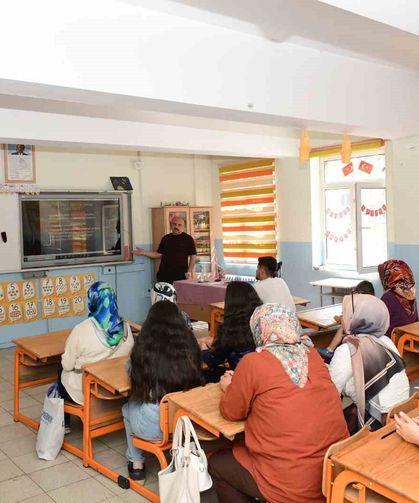 Halk Eğitim Merkezi kurslarında hijyen eğitimi verildi