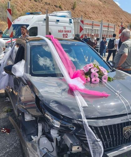 Düğün konvoyunda kaza: 9 yaralı
