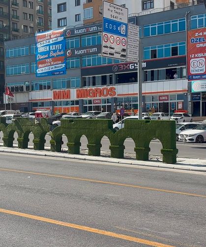 Niğde'de orta refüjler peyzaj çalışmalarıyla yenileniyor
