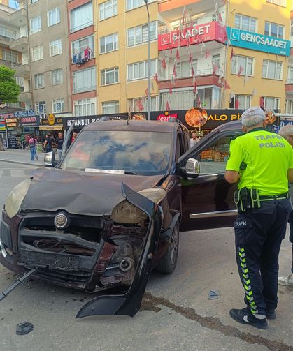 Niğde'de iki otomobil çarpıştı: 2 yaralı