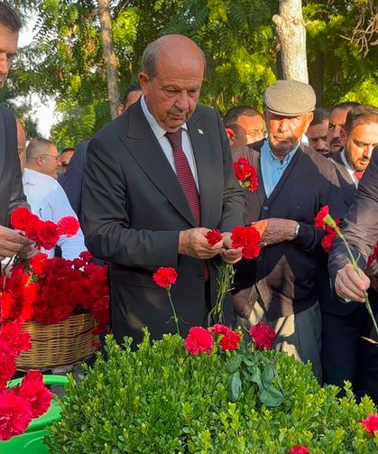 Şehit Ömer Halisdemir kabri başında anıldı