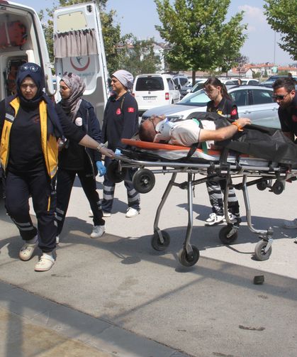 Otogarda karşılaşan husumetlilerin kavgası kanlı bitti