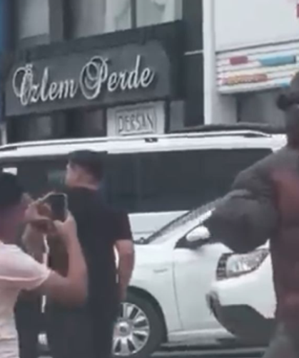 Niğde’de yolda yürüyen goril ilgi odağı oldu
