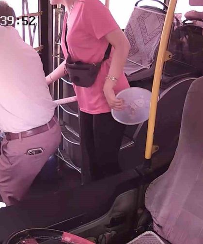 Fenalaşan yolcuyu halk otobüsü şoförü hastaneye yetiştirdi
