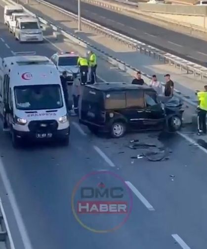 Niğde’de hafif ticari araç ile iş makinesi çarpıştı