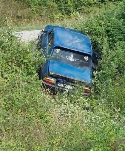 Otomobil şarampole devrildi: 2 yaralı