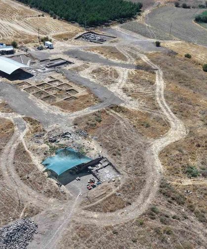 Tarlada fidan dikerken bulunan mozaiğin ardından dev yerleşim gün yüzüne çıktı