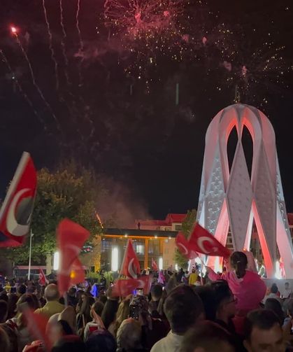 Niğde’de Zafer Bayramı coşkusu meydanlara taştı