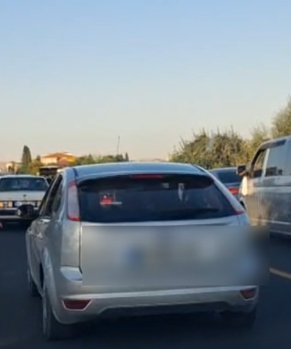 Niğde’de gelin konvoyuna tepki! Çift şerit yolu kapattılar