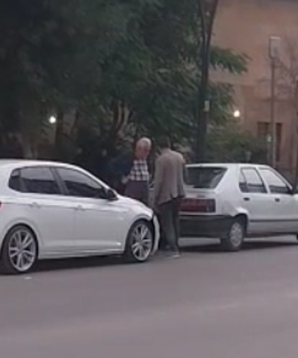 Niğde’de iki otomobil çarpıştı