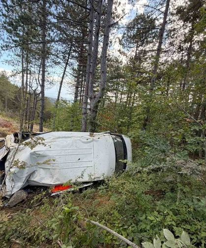 İşçileri taşıyan minibüs, şarampole yuvarlandı: 1 ölü, 4 yaralı