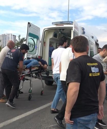 Motosiklet ile otomobil çarpıştı: 1'i ağır 2 yaralı