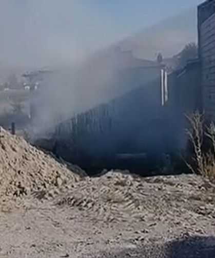 Çayırlı Köyü'nde kuru otlar alev aldı
