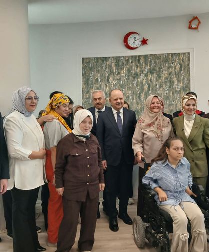 Niğde Atlas Umut Otizm Derneği, Bakan Göktaş’ın programına katıldı