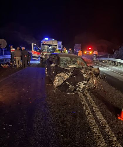 otomobil ile TIR çarpıştı: 3 yaralı