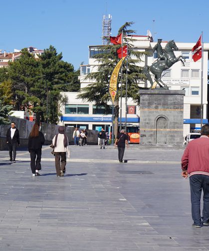 Niğdeliler hafta sonunu çarşıda değerlendirdi