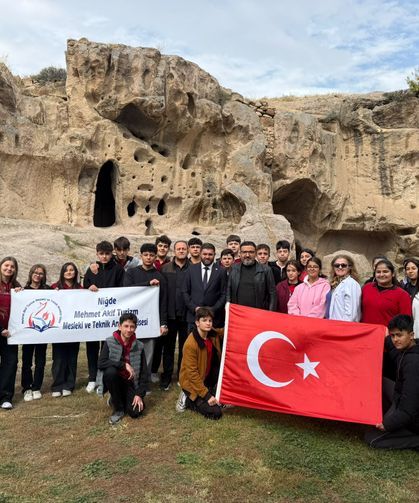 Türkiye’de bir ilk: Niğde’de öğrenciler tarihi manastırda ders işledi