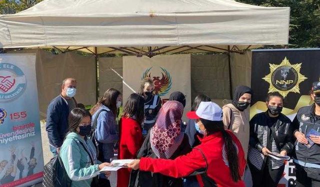 Polis üniversite öğrencilerini bilgilendirdi