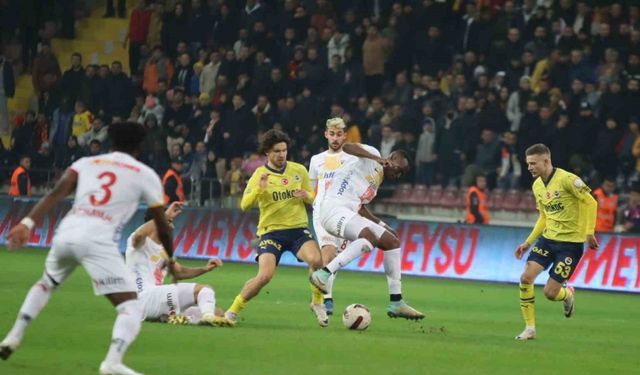 Fenerbahçe Kayseri Deplasmanından 3 Puanla Dönüyor