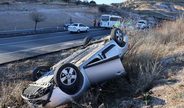 Buzlanan yolda meydana gelen 10 kazada 4 kişi yaralandı