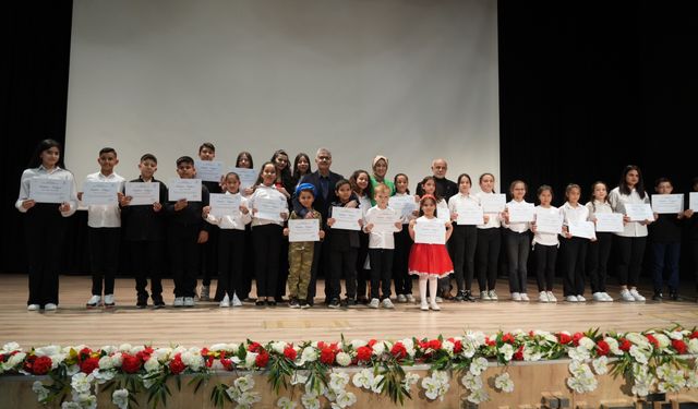 Niğde'de işaret dili eğitimi alan 28 öğrenci sertifika aldı