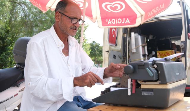 Daktilo ile arzuhalcilik yapanlar yapay zekaya meydan okuyor