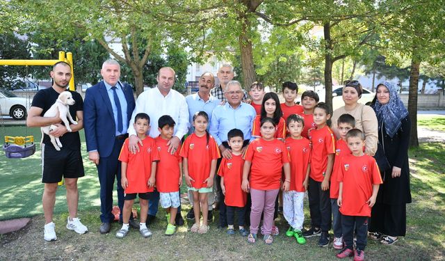 Başkan Büyükkılıç; Eskişehir Bağları'nda 3 mahalle muhtarı ve vatandaşlarla bir araya geldi