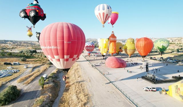 Kapadokya'da balonların görsel şöleni