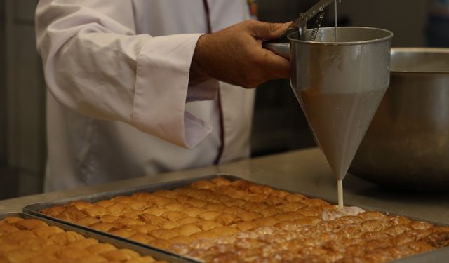 Adana sıcağı ‘Soğuk baklava'ya talebi arttırdı