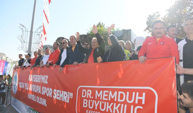 Büyükşehir'in 4. Uluslararası Yarı Maratonu'ndaki halk koşusunda hediye yağmuru