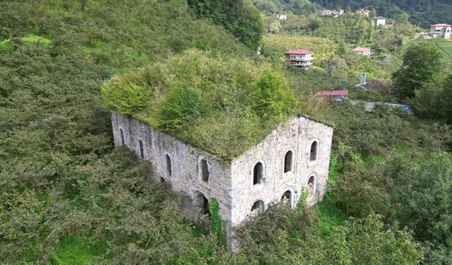 Trabzon'da Gündüzleri Ziyaret, Geceleri Kazı