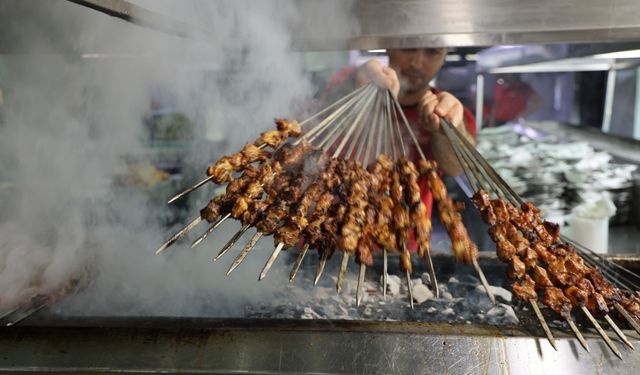 Adanalı kebapçılarda turist yoğunluğu