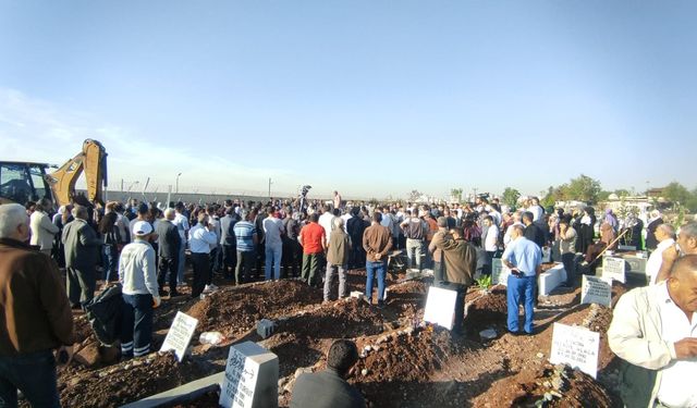 Cesedi Bulunan Rojin, Diyarbakır'da Defnedildi