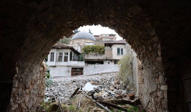 Kahramanmaraş'ta Enkaz altından tarih çıktı