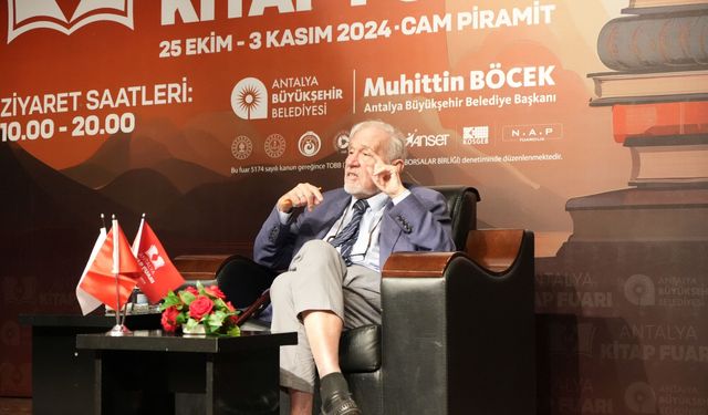 İlber Ortaylı'dan gençlere tavsiyeler: "Kendinizi yetiştirin, okuyun, dil öğrenin, gezin"