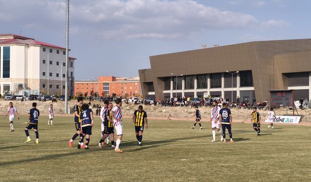 Niğde Belediyespor Kırmızı Kartla Yıkıldı