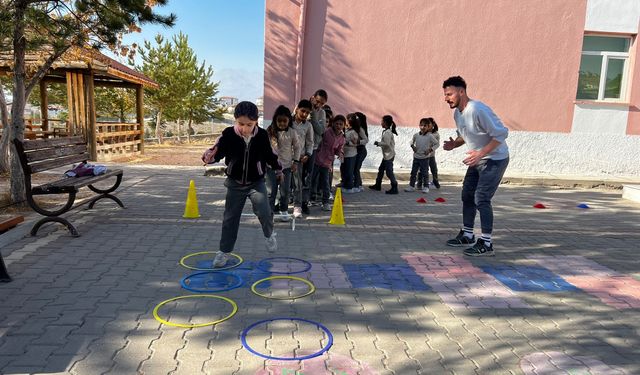 Altunhisar'da çocuklar okula sporla başlıyor