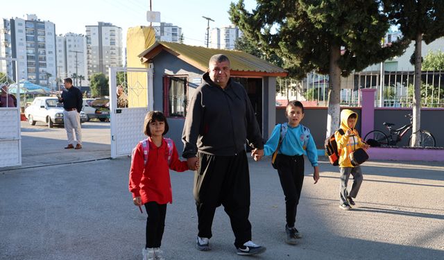 Konuşma Zorluğuna Rağmen Azim Dolu Bir Baba